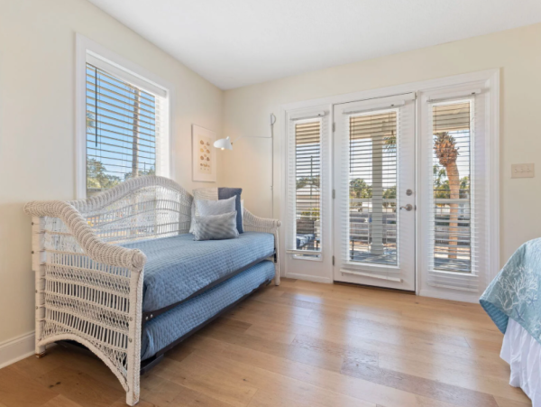 Luxurious 8 Bedroom Coastal Retreat in Destin - Perfect for Groups